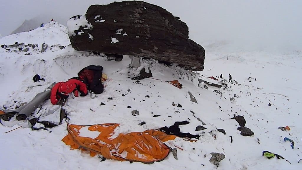 Deceased climber body covered after Everest - Elia Saikaly Licensing